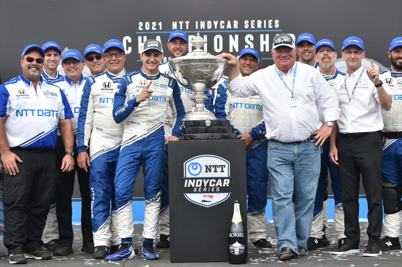 Alex Palou, Chip Ganassi and team pose with the Astor Cup - Acura Grand Prix of Long Beach -- Photo by: Chris Owens